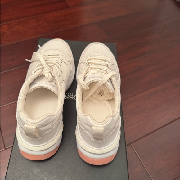Hugo Boss Cream Sneakers with Pink Sole - Picture 4 of 7